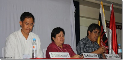 (L-R) AQD presentors Mr. Vincent Encena II and Ms. Ma. Rovilla Luhan with Dr. Jose Ingles of World Wildlife Fund