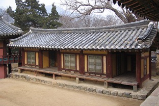 Gyeongju Oksan Seowon Academy Amsujae, the west student dormitory.