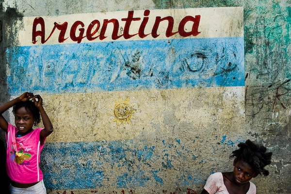 [girls-cite-soleil-argentina-haiti-13[4].jpg]