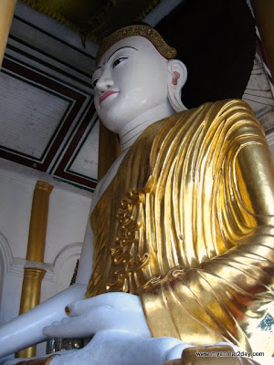 Buddha image in the Hall of Great Prosperity