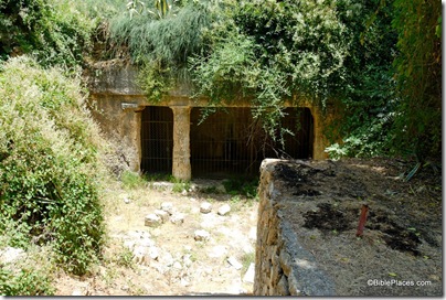 Sanhedrin Two-Columned tomb, tb062907604dxo