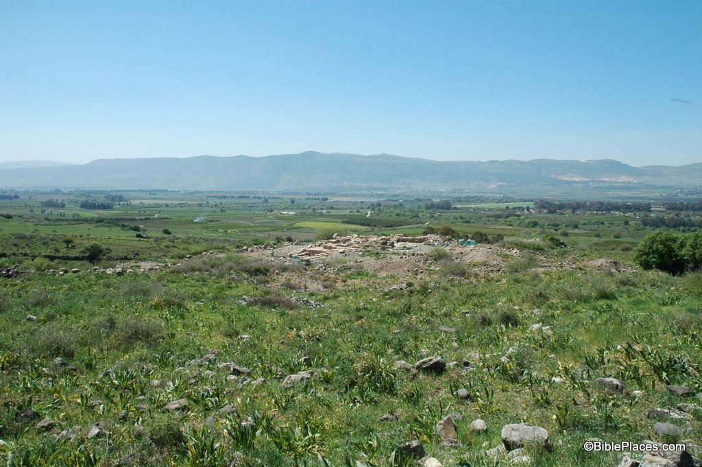 [Omrit temple from east, tb032905156[3].jpg]