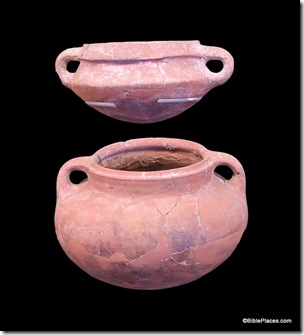 Cooking pots from Iron Age, tb061804661 bl