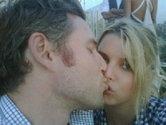 Jessica Simpson Kissing Eric Johnson Picture on Twitter