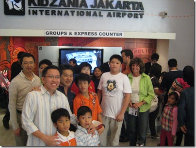 2008-11-2  Jakarta hosts and kids 011