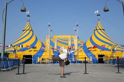 Num casting à porta do Cirque du Soleil... mas fui rejeitado. Nem como palhaço sirvo!
