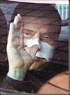 Berlusconi sale del hospital