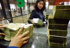 VIETNAM-ECONOMY-BANKING-INFLATION