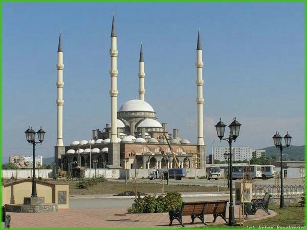 [Grozny Central Dome Mosque[1].jpg]