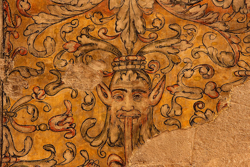 Pintures murals renaixentistes amb grutescs, formen part del conjunt de la tomba de Joan Despés, bisbe d'Urgell, s. XVI, catedral de la Seu d'Urgell.La Seu d'Urgell, Alt Urgell, Lleida