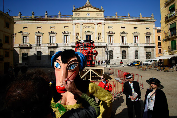 Carnaval de Tarragona, dimarts (21.02.2006)Plantada de la Bota i prensentació del Ninot i la NinotaLa Ninota, el rei Carnestoltes i la seva Concubina. 25è aniversari de la recuperació del Carnaval de Tarragona