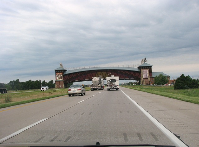 [8404 Great Platte River Road Archway[2].jpg]