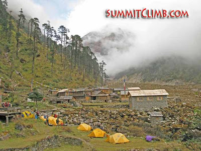 Camping in the Hingku Valley, 3500m (Courtesy of SummitClimb)