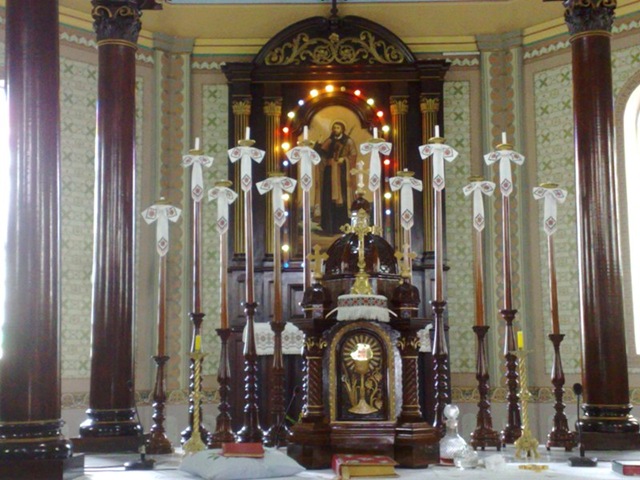 [34. Altar-mor e sacrário[3].jpg]