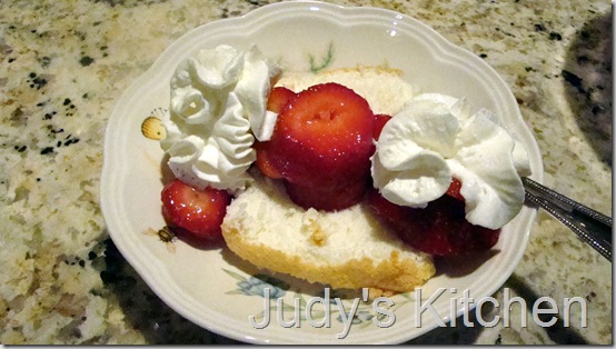 angel food cake with strawberries (7)