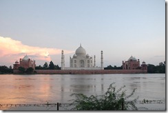 India 2010 - Agra , Taj Mahal , desde el rio , 17 de septiembre   27