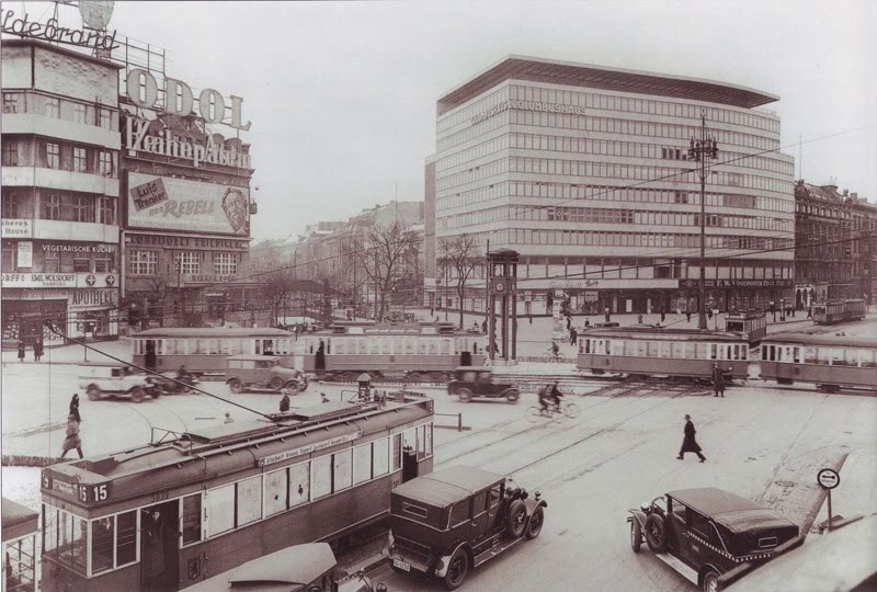 [Potsdamer_Platz_mit_Columbushaus_1932 copy.jpg]