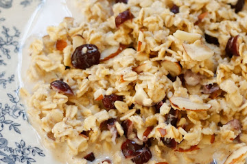 Slow Cooker Cranberry Almond Oatmeal