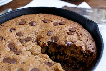 Peanut Butter Choc Chip Deep Dish Skillet Cookie (Low Fat)