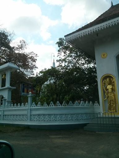 Sri Sudarashanaramaya Entrance and Doratu Pala