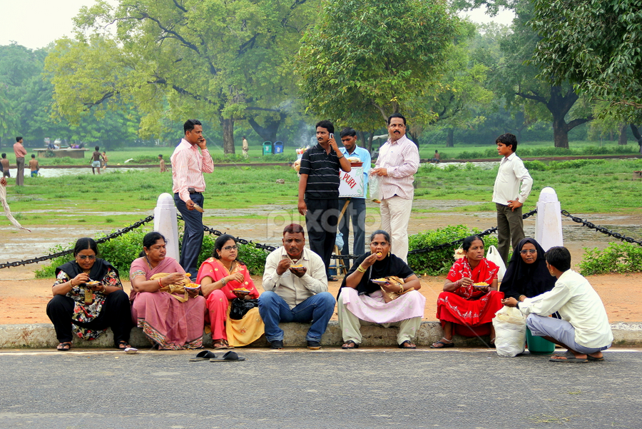 Family outing at India Gate park by Leong Jeam Wong - People Family