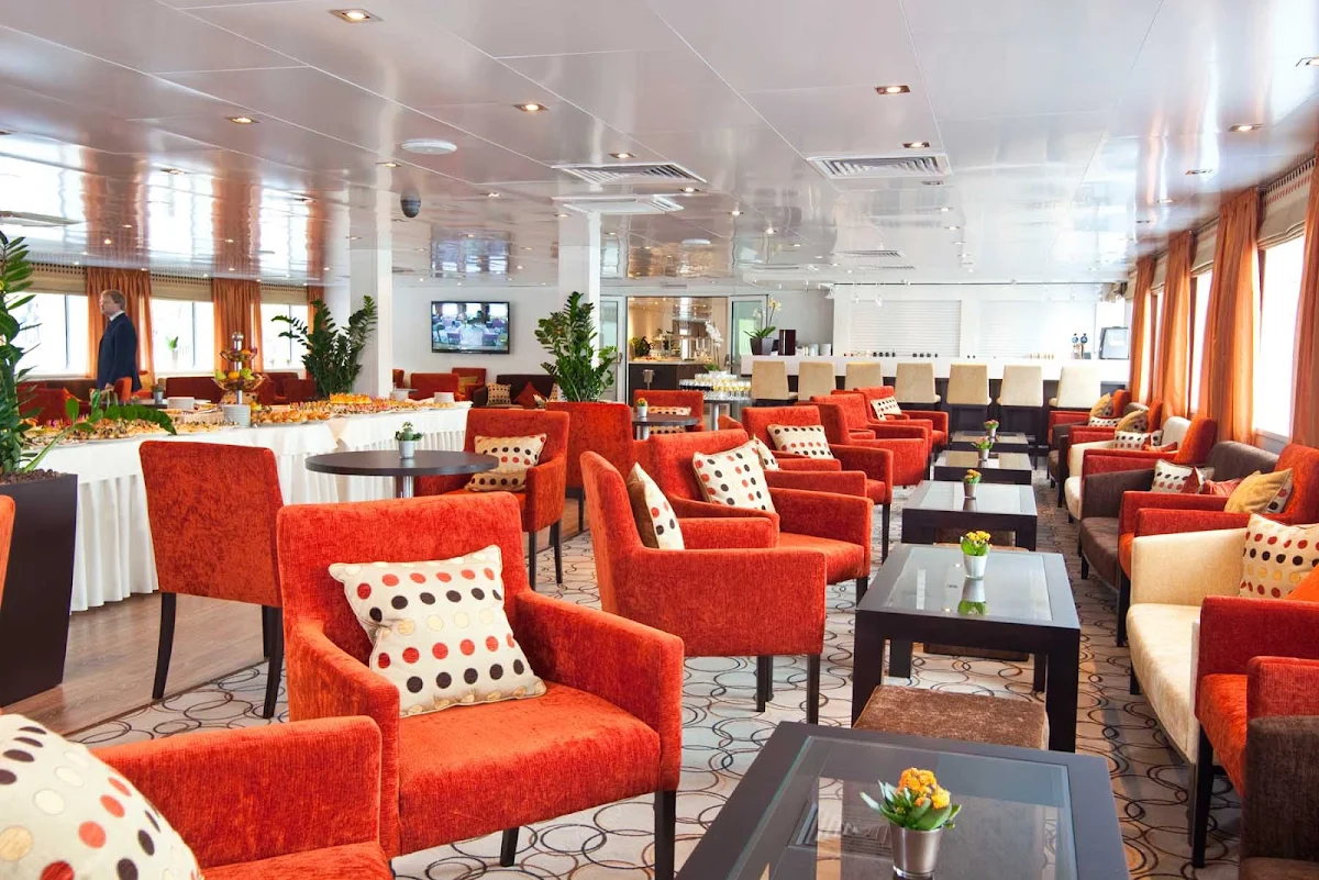Scenic-Tsar-Panorama-Bar - Scenic Tsar guests sailing from Moscow to St. Petersburg will love hanging out in the Panorama Bar and Lounge, noticeably modern in its furnishings.