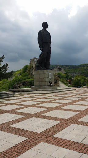 Паметник на Васил Левски - гра