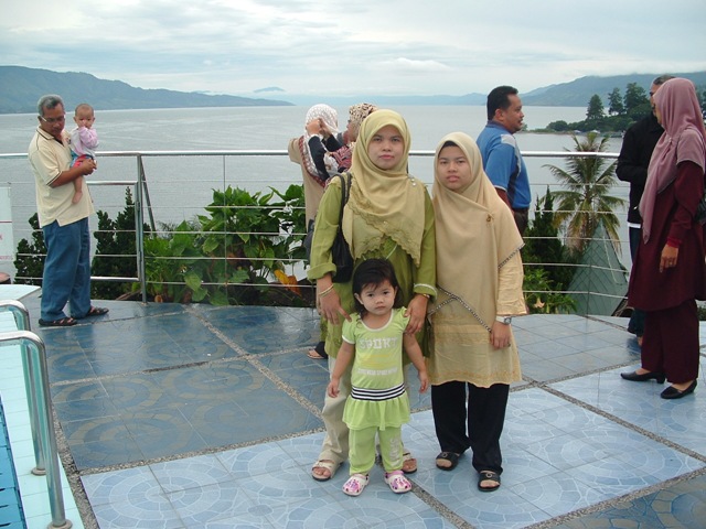 [LakeTobaview32.jpg]