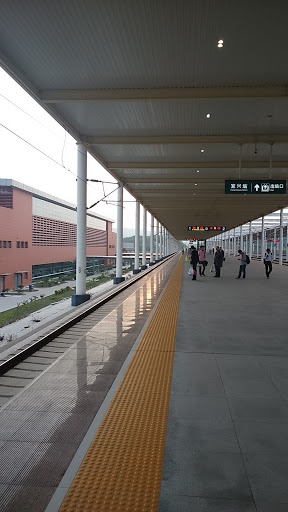 宜兴站站台