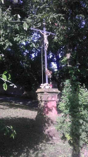 Kříž před klášterem, Sázava
