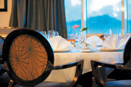 L'Etoile offers an elegant but relaxed setting and an array of tempting specialties for Paul Gauguin passengers.