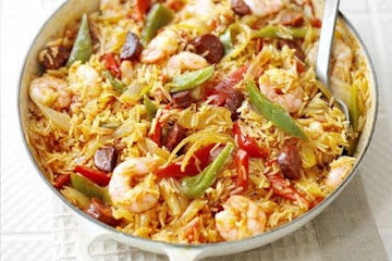 Spanish rice & prawn one-pot