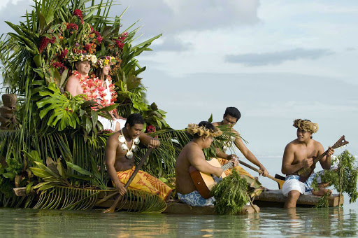 Tiki Village on Mo'orea is a cultural center capturing the traditions and lifestyle of an old Tahitian village.
