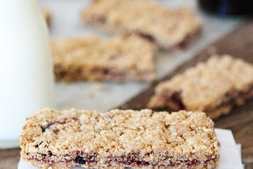 Whole Grain Fruit-Filled Bars