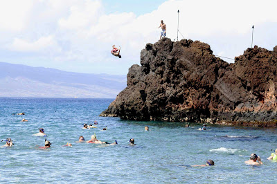 Black Rock, bordering one end of marvelous Kaanapali Beach on Maui, attracts snorkelers and cannon-ballers. 