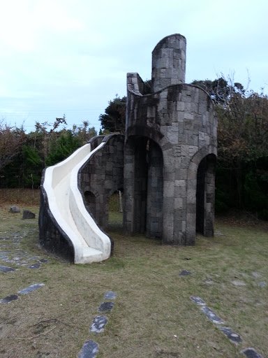 Slide of Shinsui-park　親水公園の滑り台