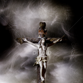 Na Cruz. by Simão Matos - Artistic Objects Other Objects