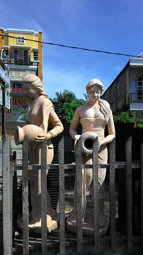 Twin Girls Statue