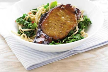 Sticky pork with gingered noodles & kale