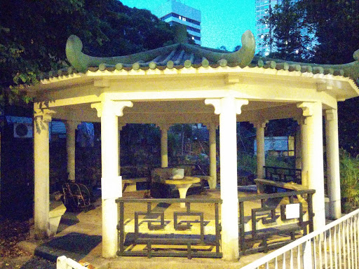 鱟地「半月照潭」涼亭 Feng Shui Pavilion