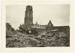 Ruïnes in Rotterdam, met de Laurenskerk nog deels overeind. Rotterdam, 1940