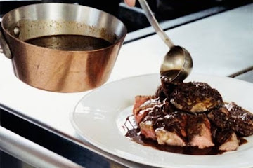 Shallot & red wine sauce