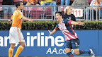 Omar Arellano festeja gol ante el Dynamo, Superliga 2008