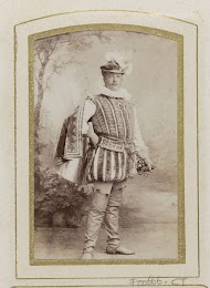 Portret van een jonge man in kostuum, aangeduid als A.J. van Sminia