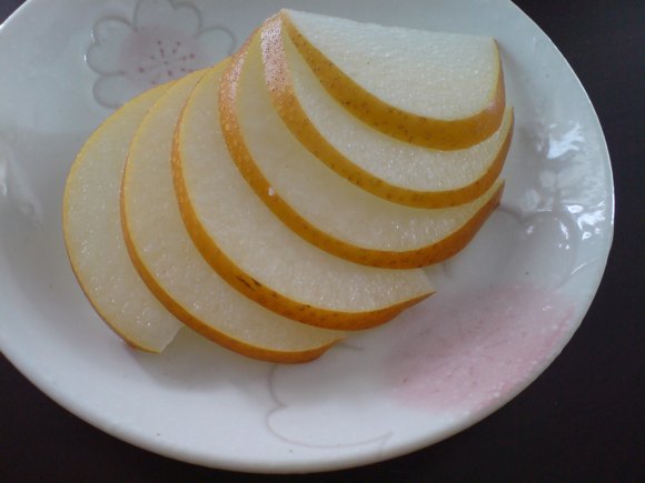 sliced hosui pears
