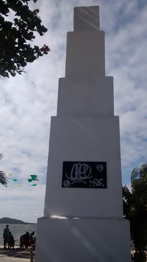Obelisco Orla De Iguaba Grande