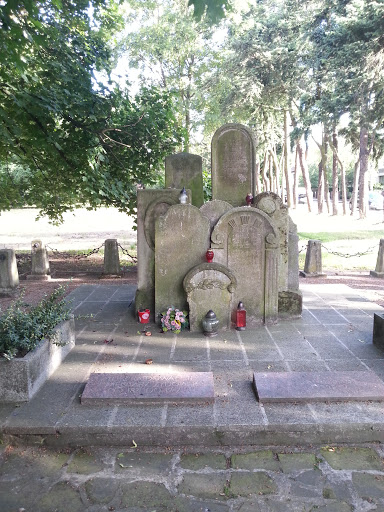 Cmentarz Żydowski  Tablica Pamiątkowa 
