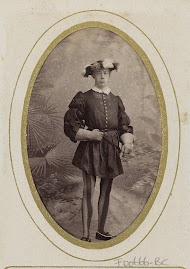 Portret van een jonge man in kostuum, aangeduid als G.J. Verburgt