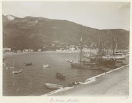 Gezicht op de haven van Menton met aangemeerde zeilschepen