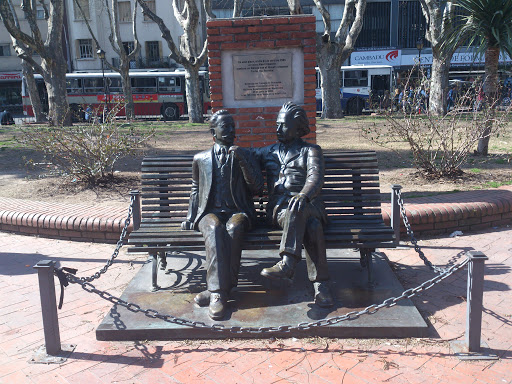 Homenaje a Einstein y Vaz Ferreira